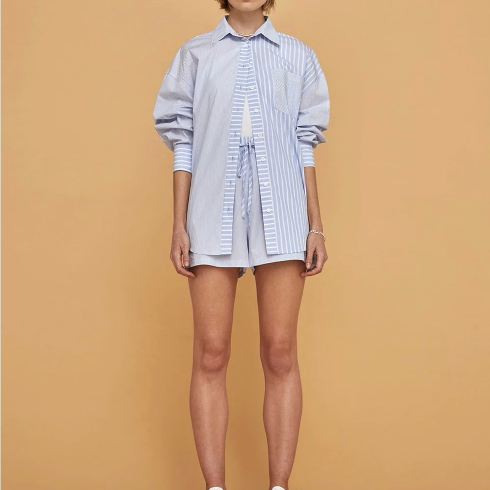 NWT Carbon38  Women’s Navy Contrasting Stripe Boyfriend Button Up Shirt .Size S